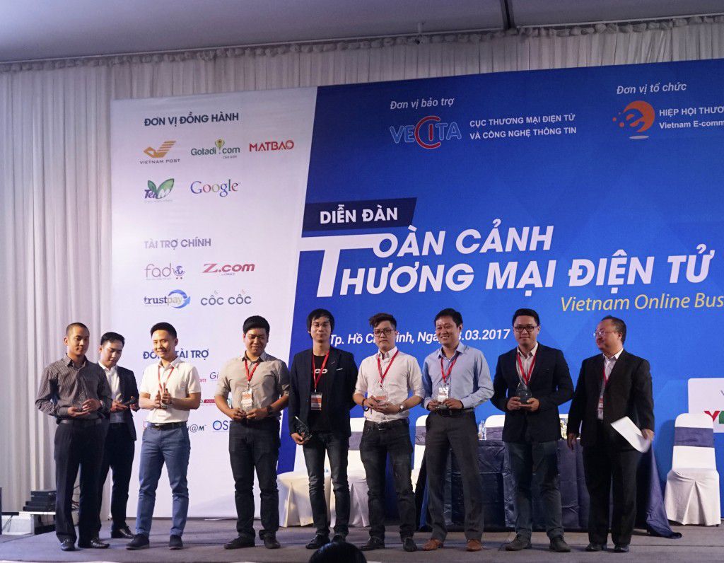 Gimasys received a medal at the Vietnam E-commerce Panorama Forum